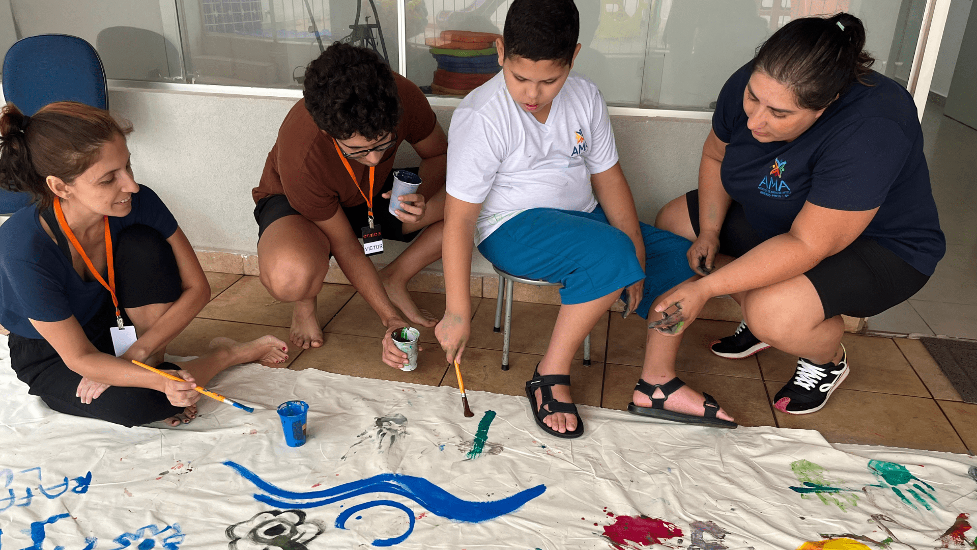 Projeto oferece 90 vagas em oficinas de teatro, música, dança e artes visuais para crianças e adolescentes com deficiência intelectual e/ou TEA