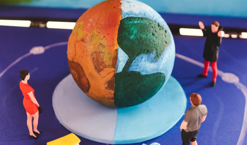 Projeto cultural transforma escolas de Cascavel em espaços imersivos sobre sustentabilidade e futuro do planeta